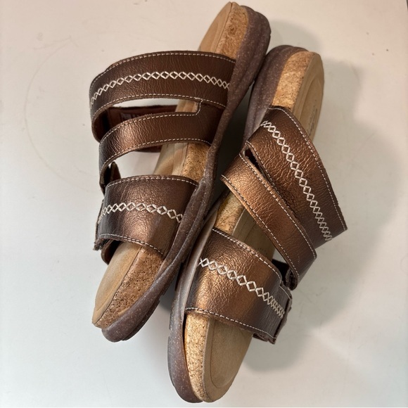 Clarks Roseville Bay Womens Sandal Size 9 Bronze Triple Straps Slide Shoe - Picture 5 of 6